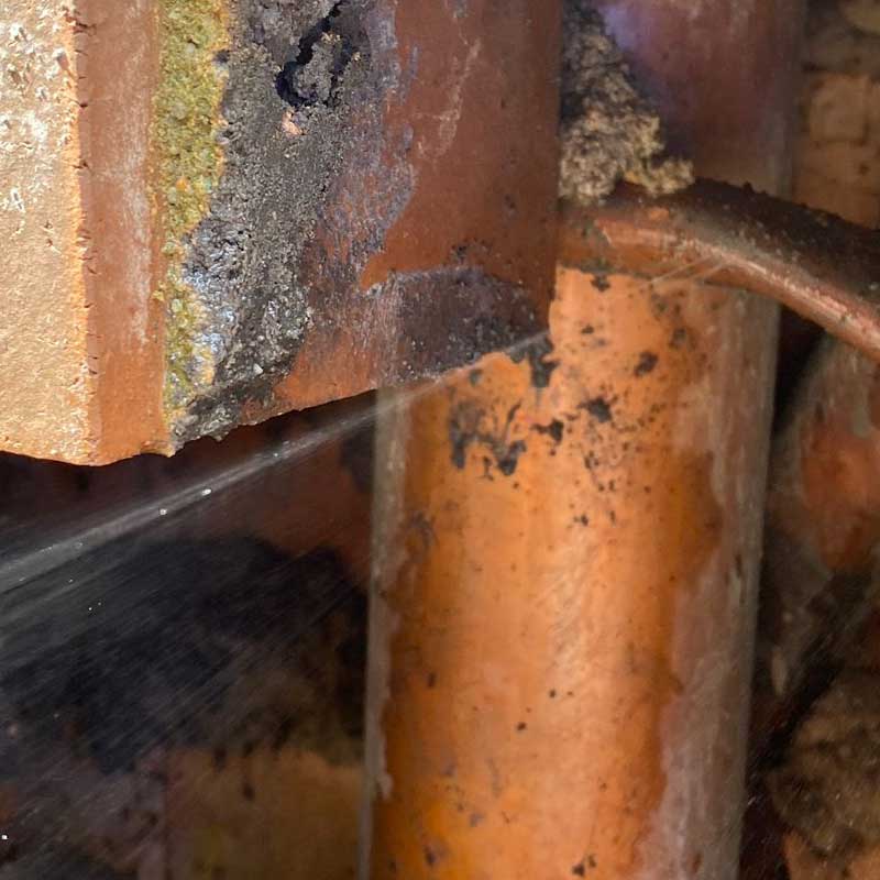 how to detect pinhole leaks in copper pipe